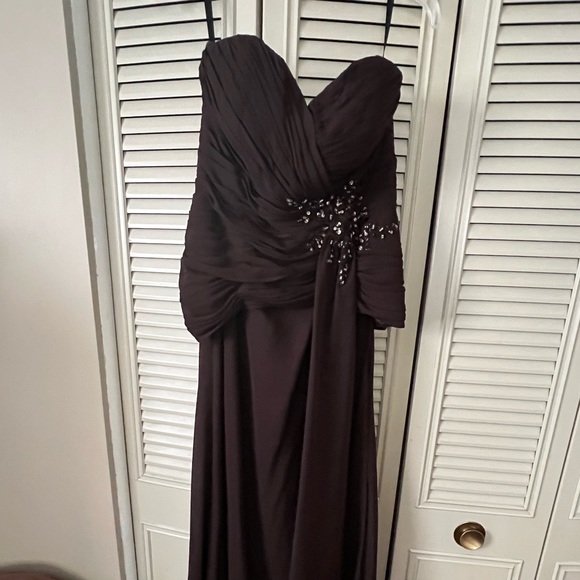 Beautiful mother of the bride, groom or grandmother dress - Picture 1 of 7